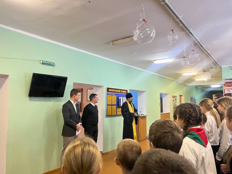 Начало учебной недели с благословением: визит протоиерея Сергия Быра