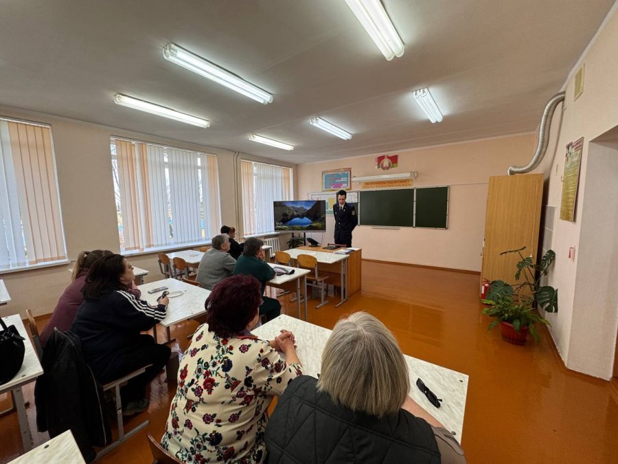 Родительское собрание с участием следователя Волковысского РОСК Каравай Ильи Анатольевича.