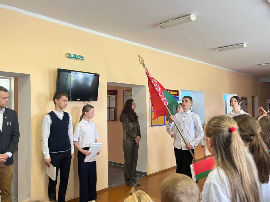 Торжественная линейка, посвящённая Дню Государственного флага, Государственного герба и Государственного гимна Республики Беларусь